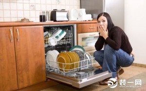 洗碗机好用吗?该如何挑选?洗碗机使用方法及分类优缺点详解